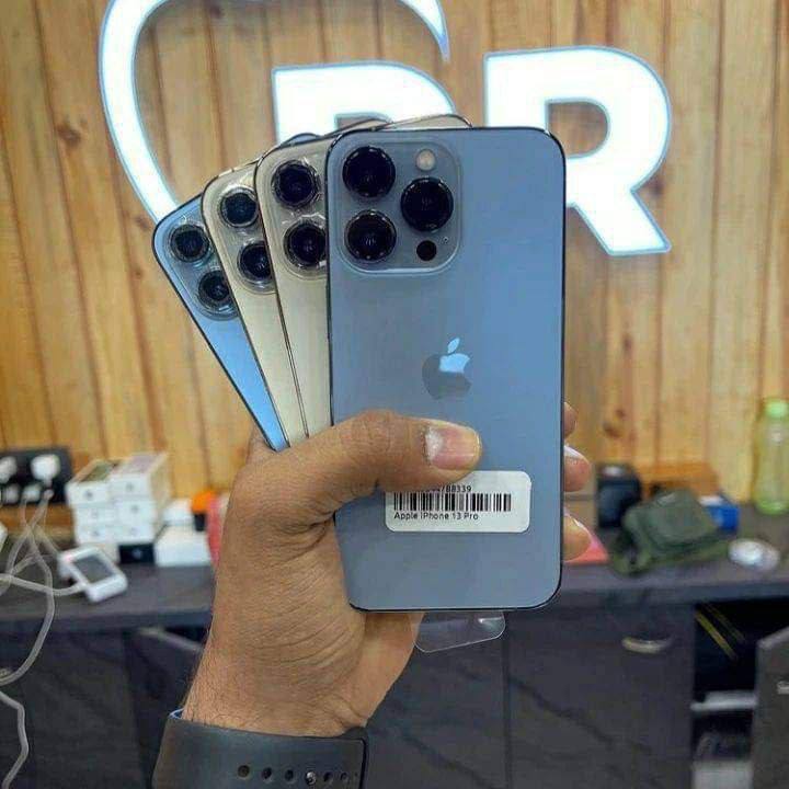 Apple iPhone 13 Pro Max Wholesale Lot — 40 Units (Sierra Blue · Gold · Graphite · Silver)